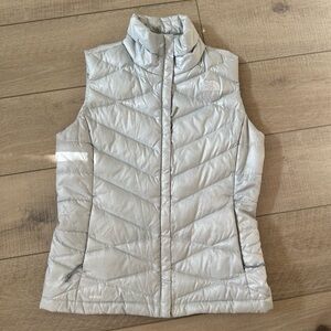 Northface 550 Puffer Vest in Grey Size Small